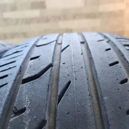 2 Pneus 215 50 r17 - Continental