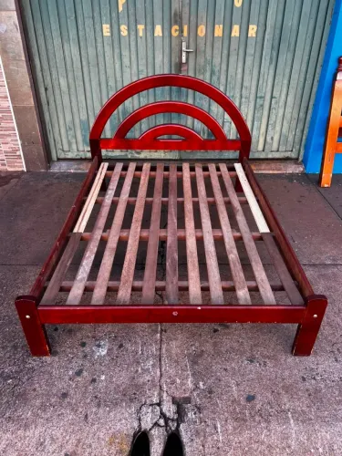 Vendo cama de casal madeira maciça mogno