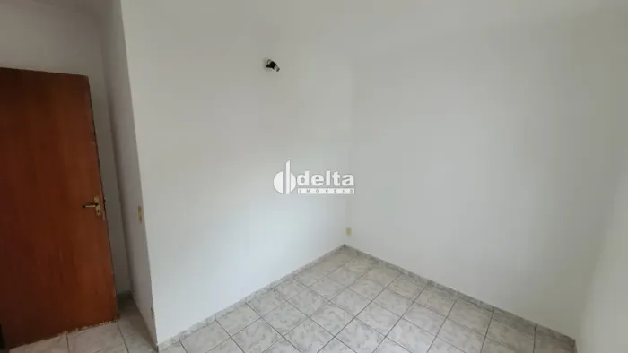 Apartamento com 3 quartos sendo 1 suíte disponível para venda no bairro Chácaras Tubalina