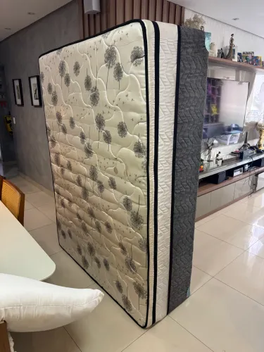 Cama de Casal padrão excelente estado