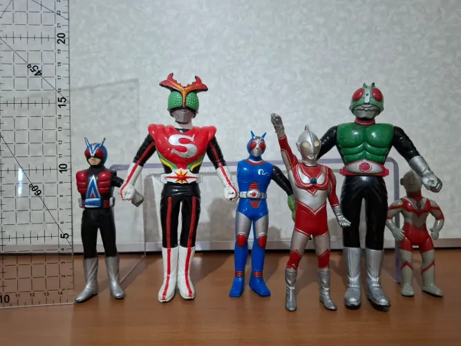 Lote de figuras sucata tokusatsu Kamen Rider Ultraman para reforma