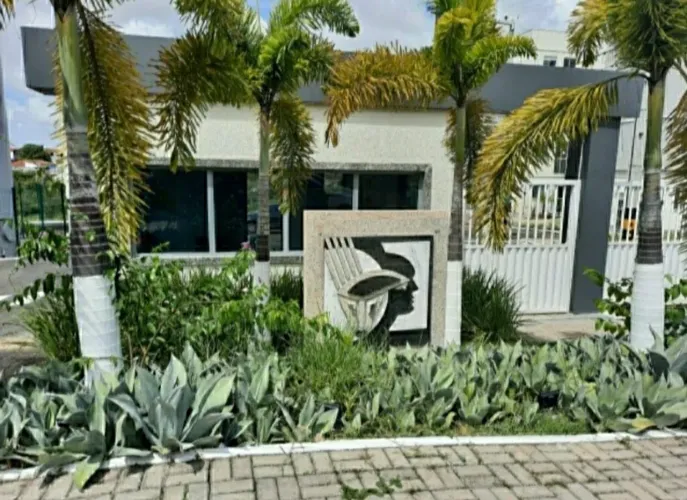 ALUGO APARTAMENTO TÉRREO COM ÁREA PRIVATIVA EM CONDOMÍNIO FECHADO