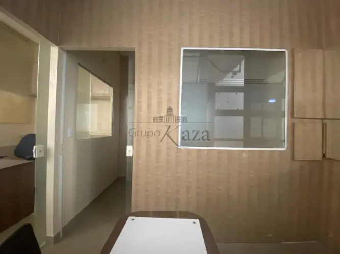 Oportunidade - Sala Comercial - Jacareí - Centro - Edifício América - 34,64m².