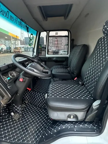 Caminhão Ford cargo 1119 trabalhando 
