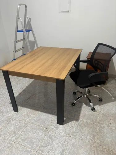 Mesa e cadeira de Escritório