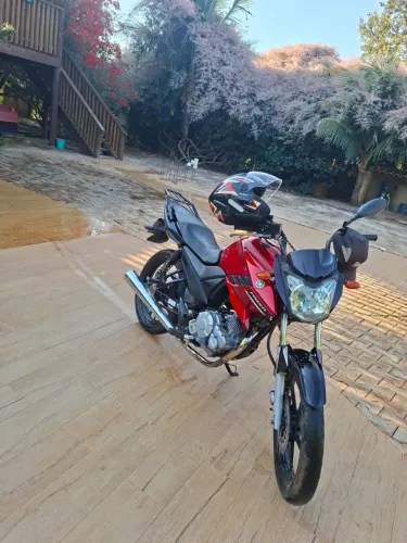 Moto muito conservada para pessoas exigentes