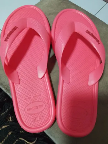 Sandália havaiana original e brinco da Rommanel 