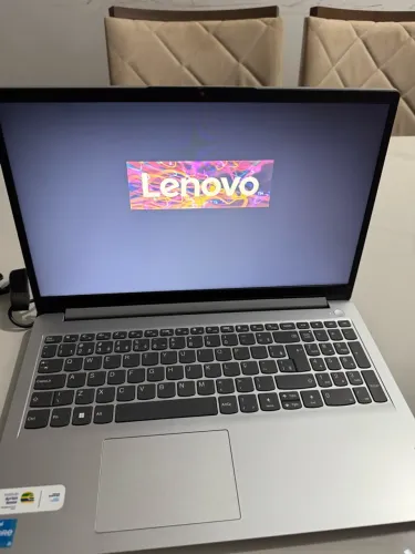 Notebook Lenovo seminovo 