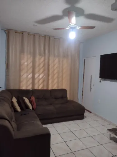 Vende-se sofá de canto valor 700,00 reais pra retirar em Itaquaquecetuba