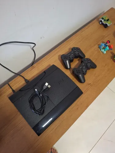 Vende se playstation 3 com dois controles ótimo estado