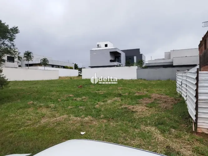Terreno em Condomínio disponível para venda no bairro Nova Uberlândia em Uberlândia-MG