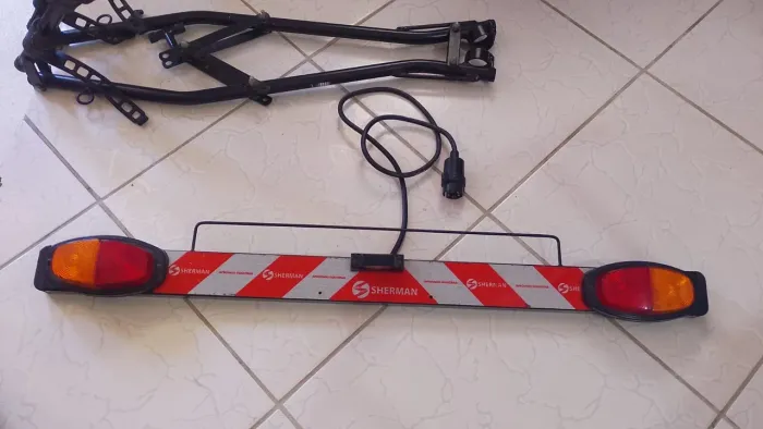 Suporte para bicicleta para carro, com capacidade para transportar até 3 bicicletas.