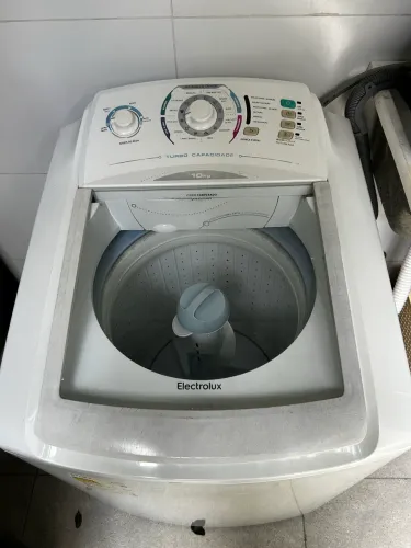 Usada: Máquina de Lavar Roupa Electrolux LT10B 10 kg, 127V
