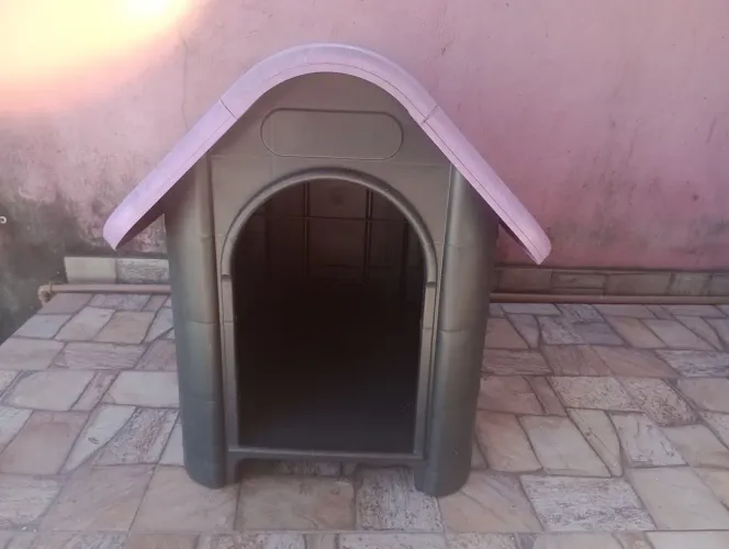 Vende-se uma casinha de cachorro