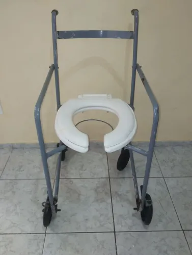 Vendo cadeira de banho