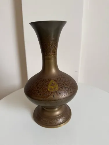 Vaso Antigo em Latão Trabalhado Estilo Indiano Vintage importado Alemanha 23 cm