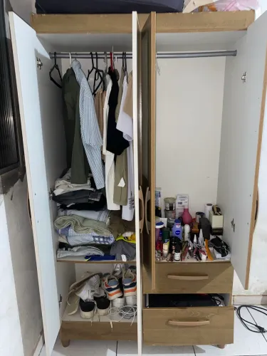 GUARDA ROUPA 4 PORTAS - ÓTIMO ESTADO