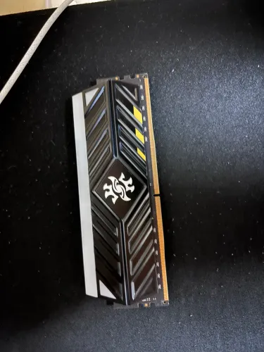 Memória XPG 8GB DDR4 , 2 módulos disponíveis (8GB cada)