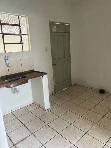 Alugo casa 2/4 Roosevelt