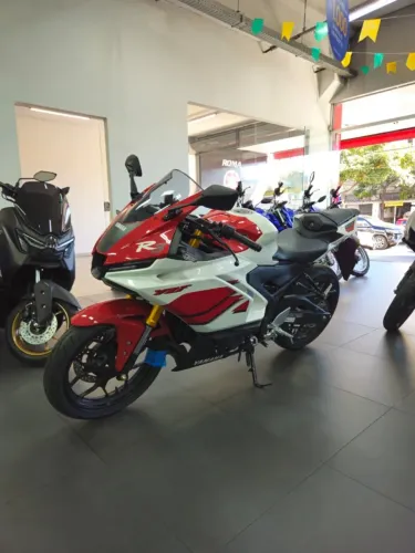 YZF R3 Ed. limitada 70 anos 2026 0KM - Financio, condição 12x sem juros cartão de crédito