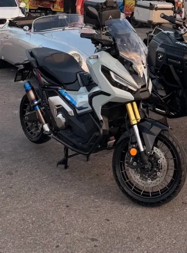 X-adv 2025 extremamente nova 