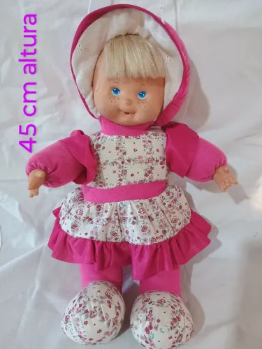 Boneca antiga anos 90 com corpo de tecido e carinha em vinil