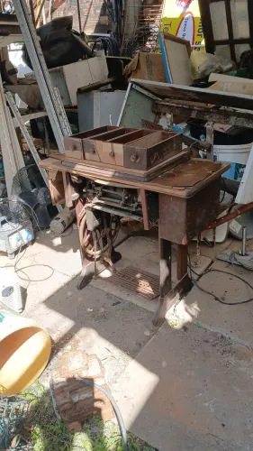 Máquina de costura antiga