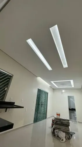Pintor e gesso disponível no orçamento