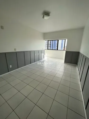 Apartamento amplo com 110 m² na Jatiúca Excelente localização.