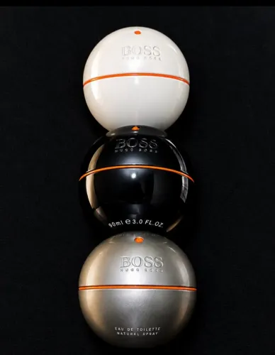 3 Frascos vazios de perfumes importados<br> Boss In Motion Hugo Boss Edt , White e Black 90ML