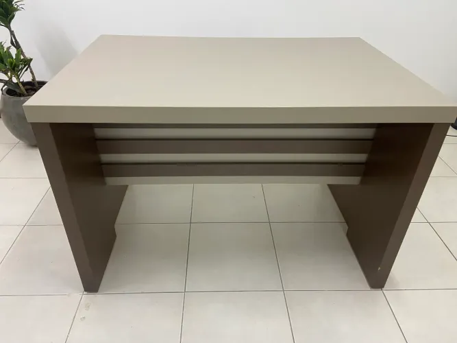 Mesa para escritório com cadeira