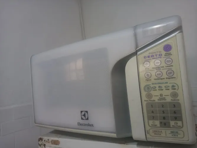 Micro-ondas Electrolux em excelente estado funcionando perfeitamente
