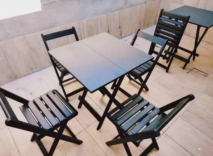 Conjunto mesa e cadeiras dobrável