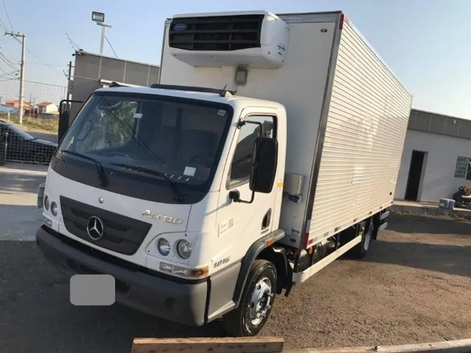 mb accelo 1016 bau refrigerado.