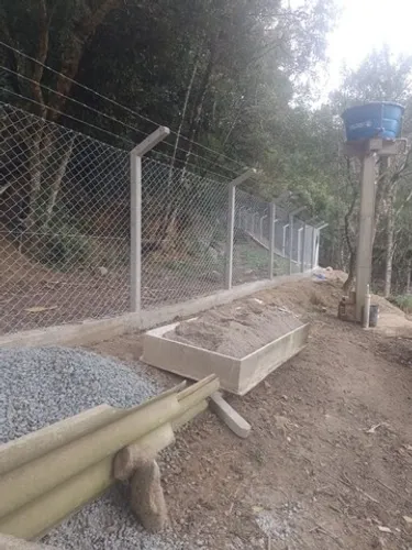 Cercamento alambrado e palanque + mão de obra!! 