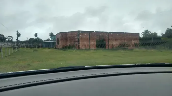 A.Moura Gestor Imobiliário-Terreno 10x30 à Venda no Cipoal com casa inacabada, Santarém
