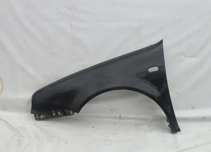 Paralama lado esquerdo Golf Sapão 1999 A 2005 com detalhe