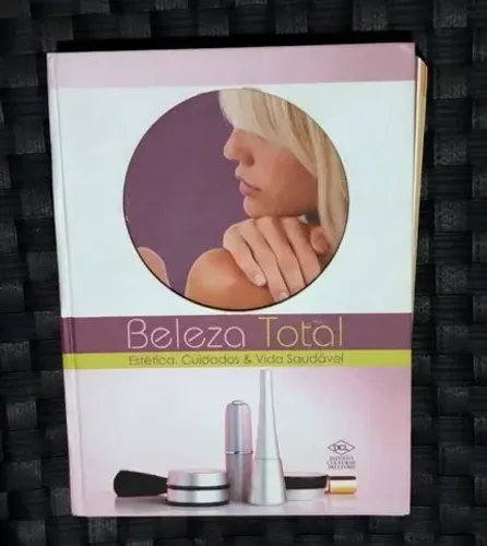 Livro Beleza Total - Estética, Cuidados e Vida Saudável / Capa dura