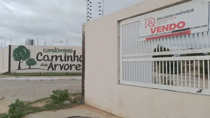 LOTES À VENDA NO CONDOMÍNIO CAMINHO DAS ÁRVORES.