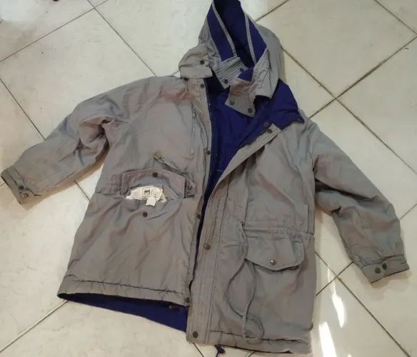 Jaqueta DUPLA FACE (azul -cinza) com capuz -ziper - tamanho G