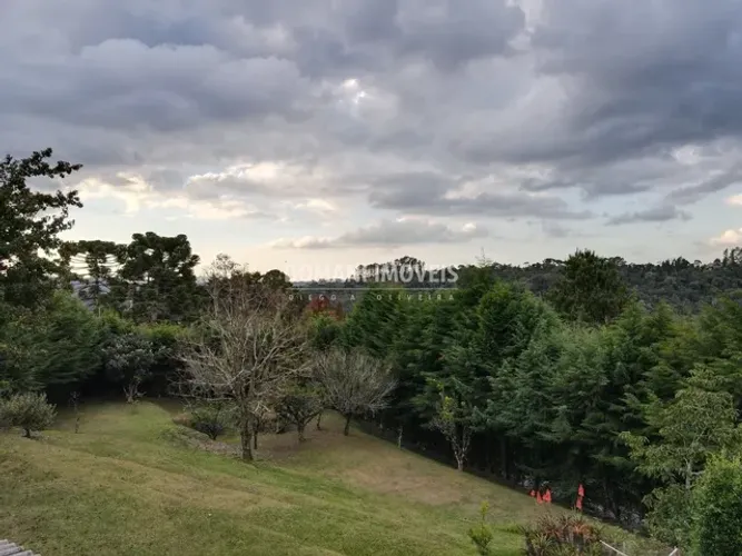 Lindo Lote com Vista Deslumbrante na Região do Alto do Capivari - Campos do Jordão/SP
