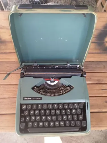 Máquina escrever Olivetti lettera 82