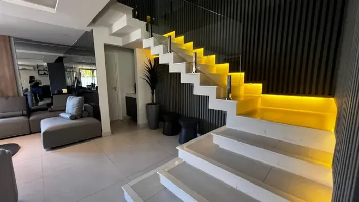 Casa condomínio fechado em Intermares, 3 suítes