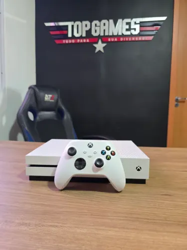 Xbox One S - Novinho- parcelo no cartão!