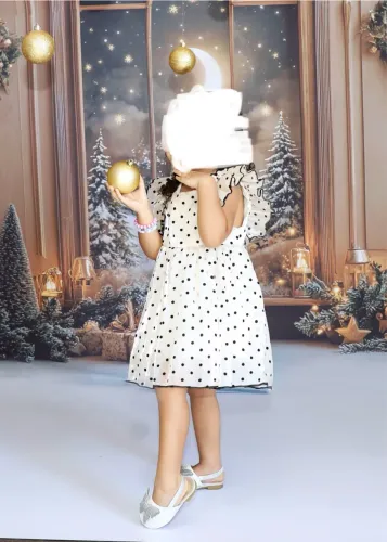 Vestido Infantil Poá com Detalhes Delicados