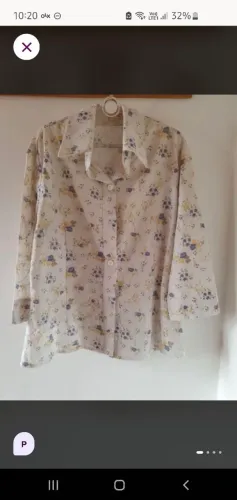 Camisa feminina estampa floral alto relevo 