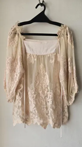 BLUSA FARM BORDADA EM TULE