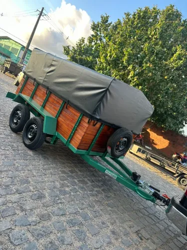 REBOQUE FAZENDINHA COM CAPOTA