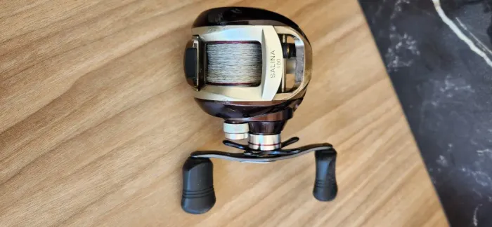 carretilha de pesca salina usada pescaria