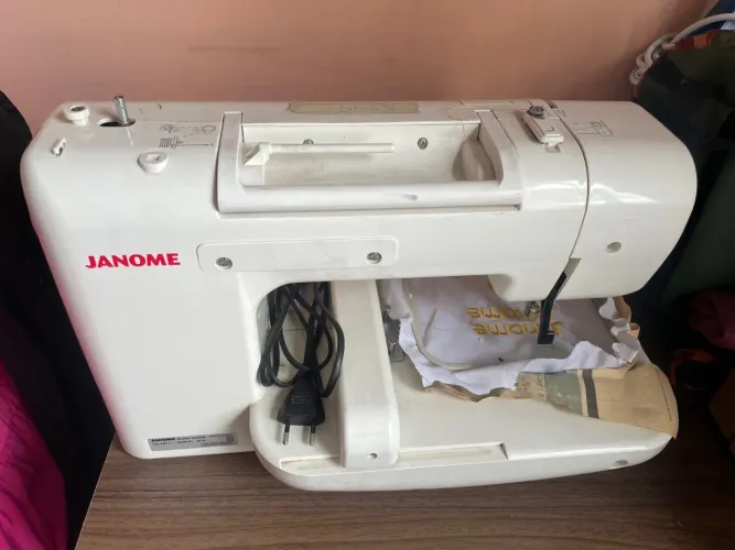 Máquina de Bordar Janome MC 200E